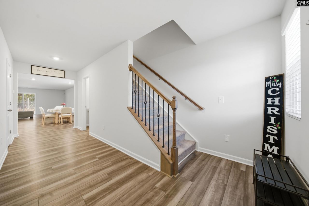 98 Parkwood Court Photo 5