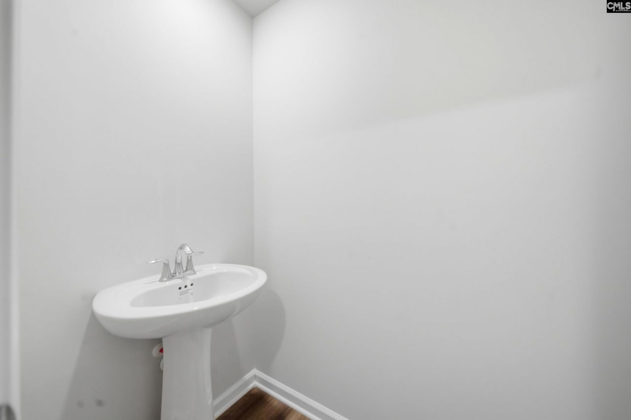 98 Parkwood Court Photo 7