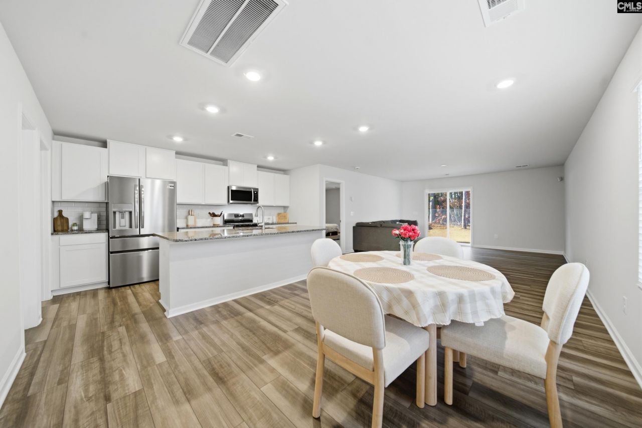 98 Parkwood Court Photo 8