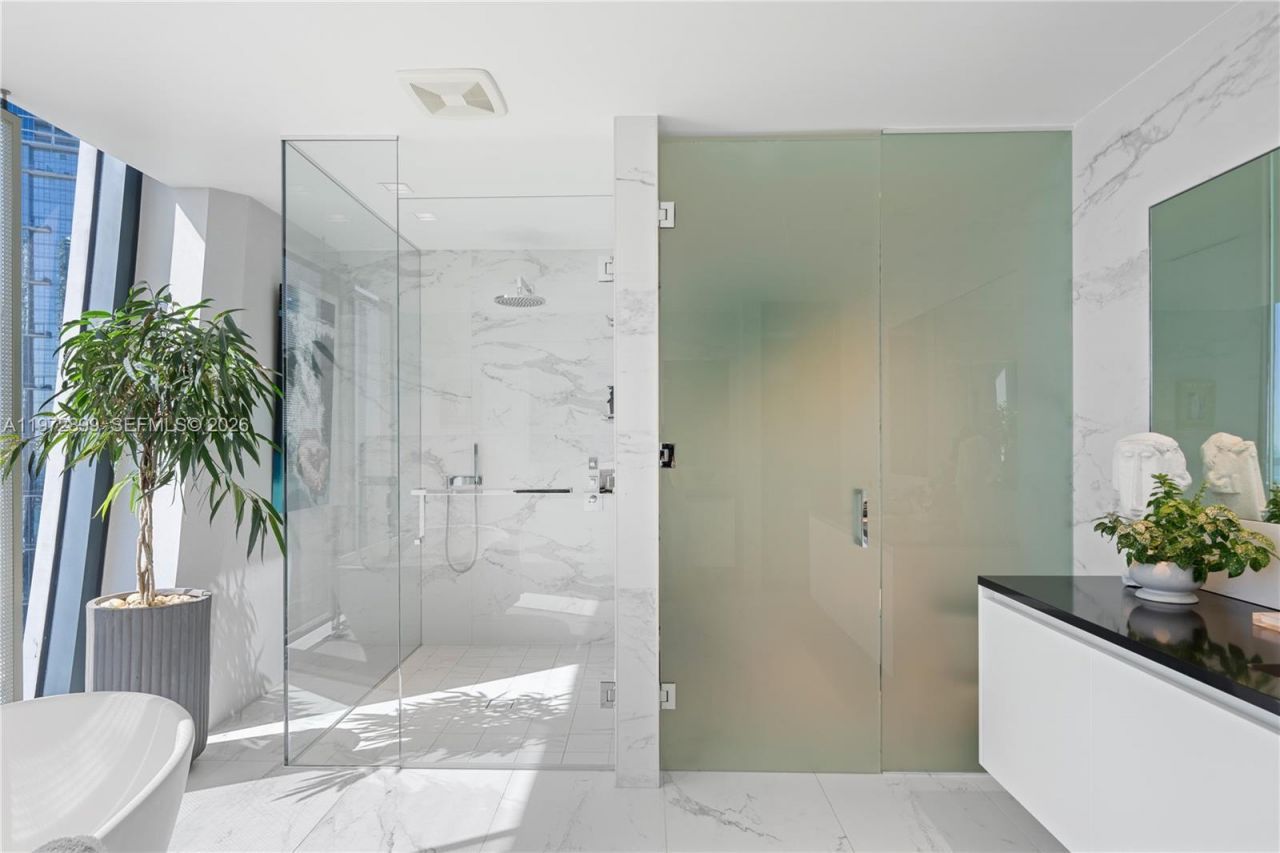 1000 Biscayne Blvd , Unit 3201, Miami, FL 33132 Photo