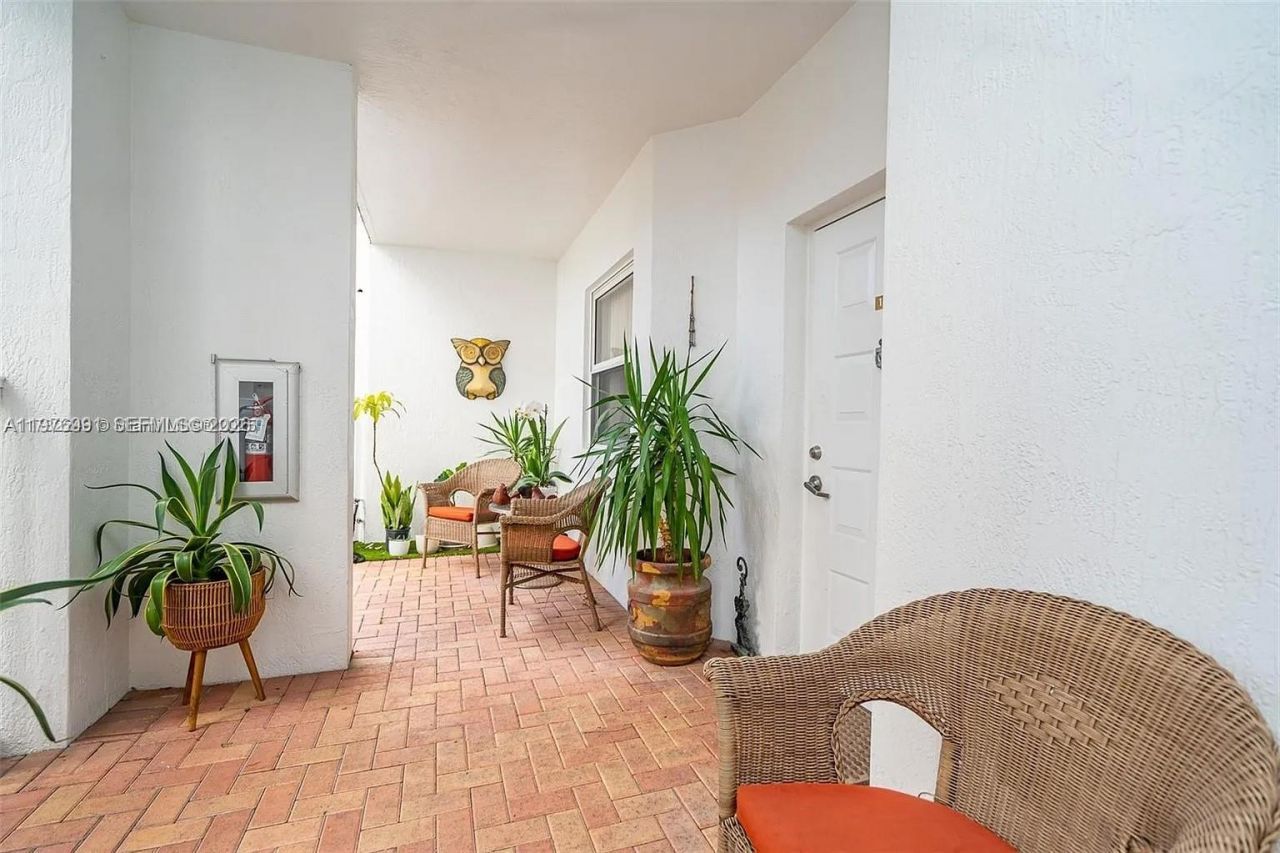 10730 NW 66th St , Unit 105, Doral, FL 33178 Photo