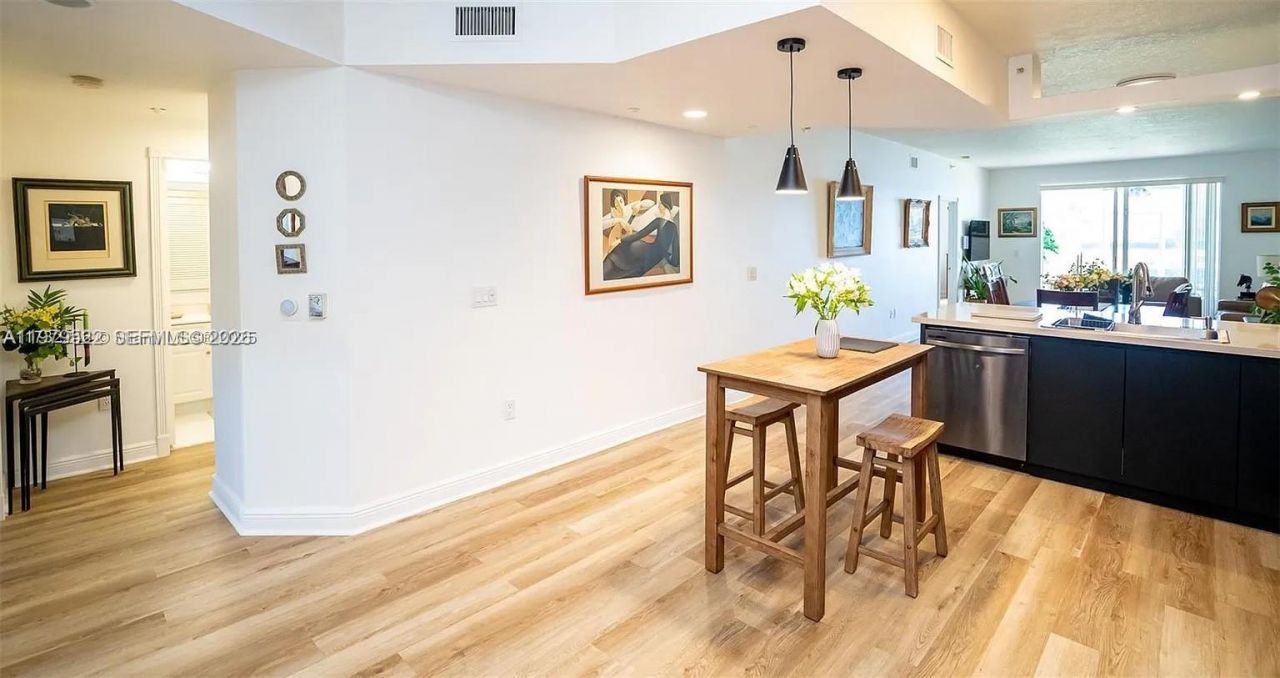 10730 NW 66th St , Unit 105, Doral, FL 33178 Photo