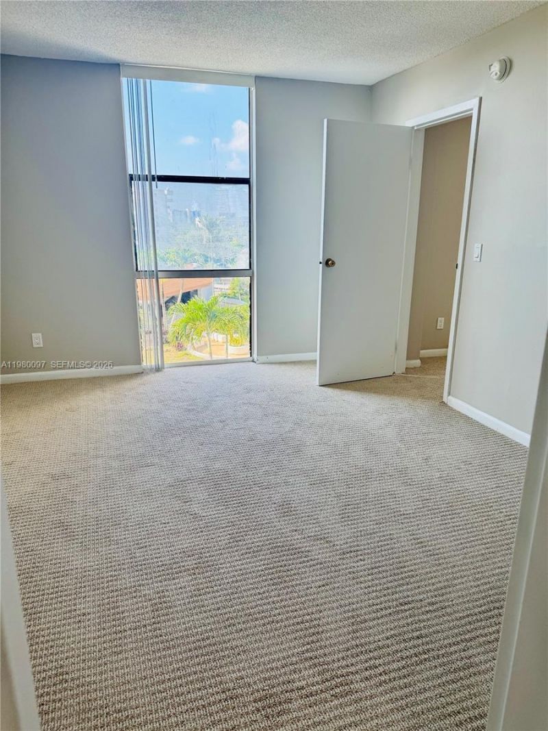 13499 Biscayne Blvd , Unit 606, North Miami, FL 33181 Photo