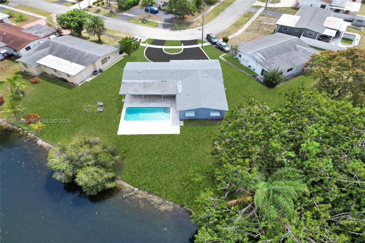 8699 NW 26th Pl , Sunrise, FL 33322 Photo