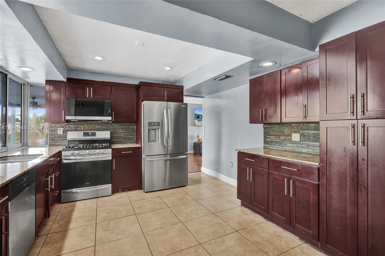 8699 NW 26th Pl , Sunrise, FL 33322 Photo