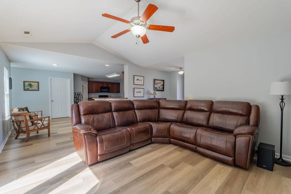 133 Burkridge West Dr. Photo 17