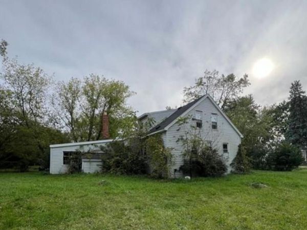 3193 Myrton Street, Burton, MI 48529