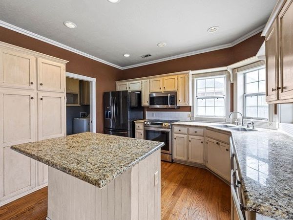 1645 N Charlee Avenue, Fayetteville, AR 72703