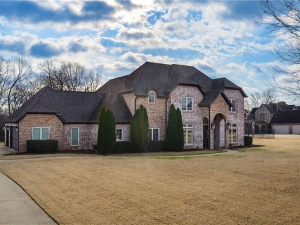 448 Polo Drive, Fayetteville, AR 72703