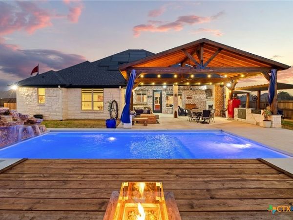 11205 Golden Eagle Avenue, Salado, TX 76571