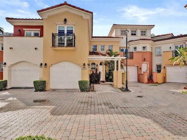 18450 NE 30th place , Unit 18450, Aventura, FL 33160