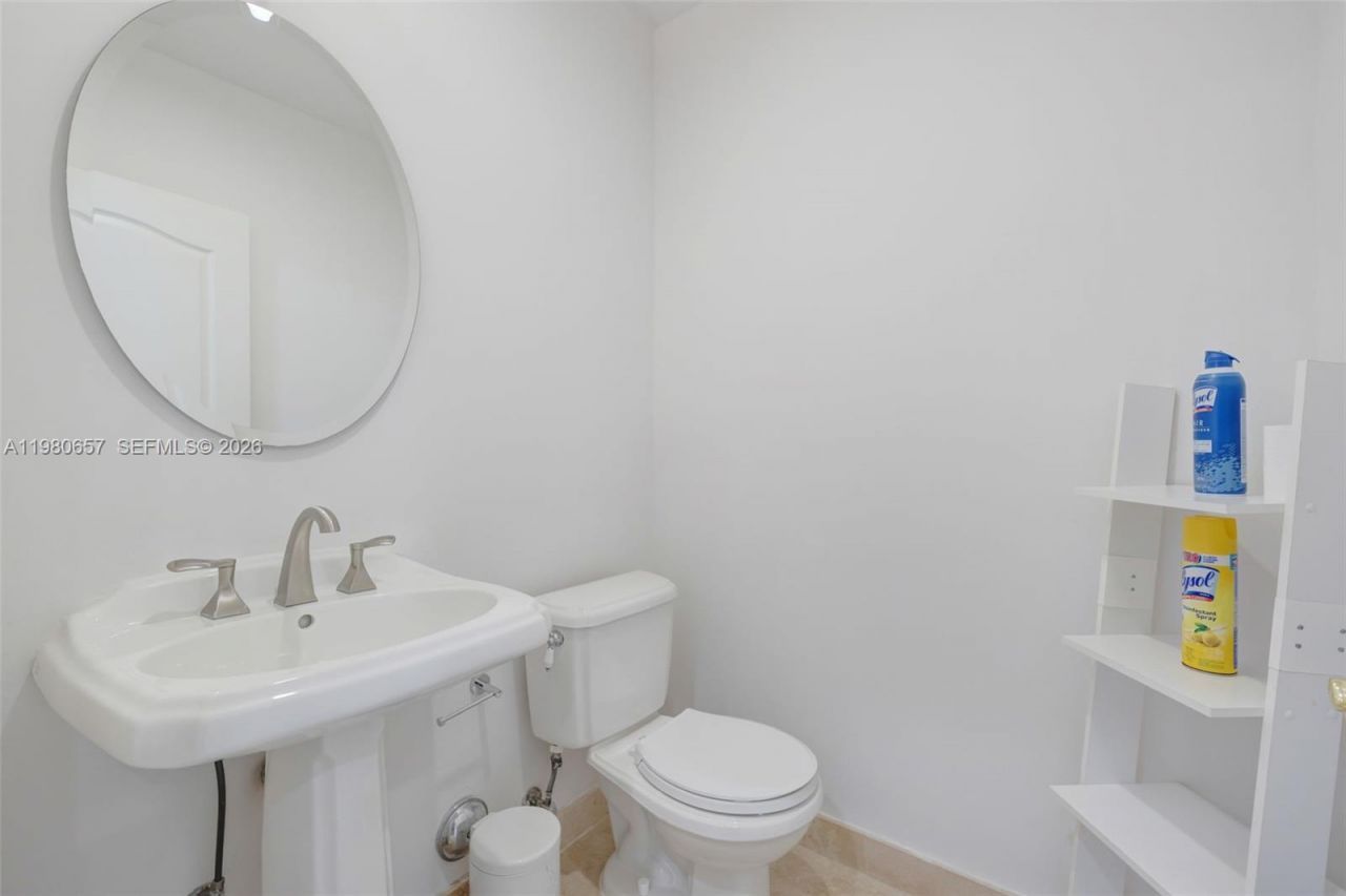 18450 NE 30th Place, Aventura, FL 33160 Photo