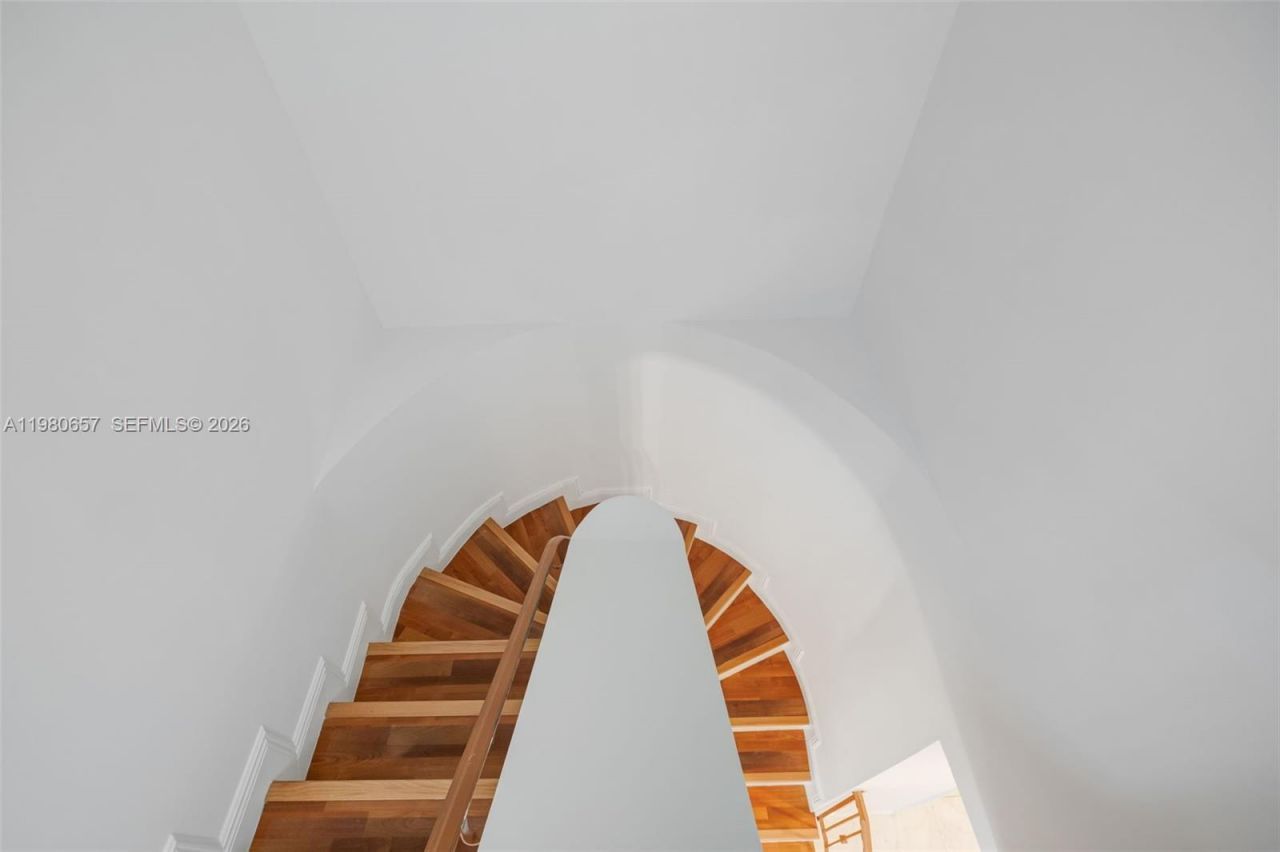 18450 NE 30th Place, Aventura, FL 33160 Photo