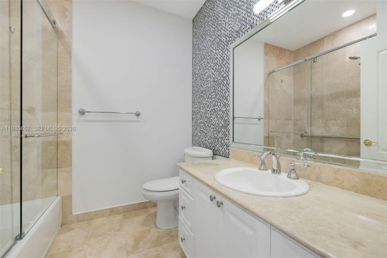 18450 NE 30th Place, Aventura, FL 33160 Photo