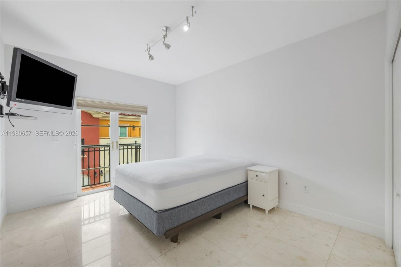 18450 NE 30th Place, Aventura, FL 33160 Photo