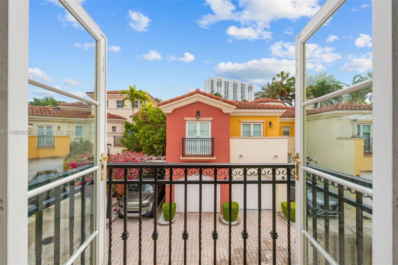 18450 NE 30th Place, Aventura, FL 33160 Photo