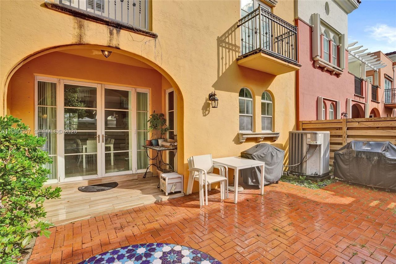 18450 NE 30th Place , Unit 18450, Aventura, FL 33160 Photo