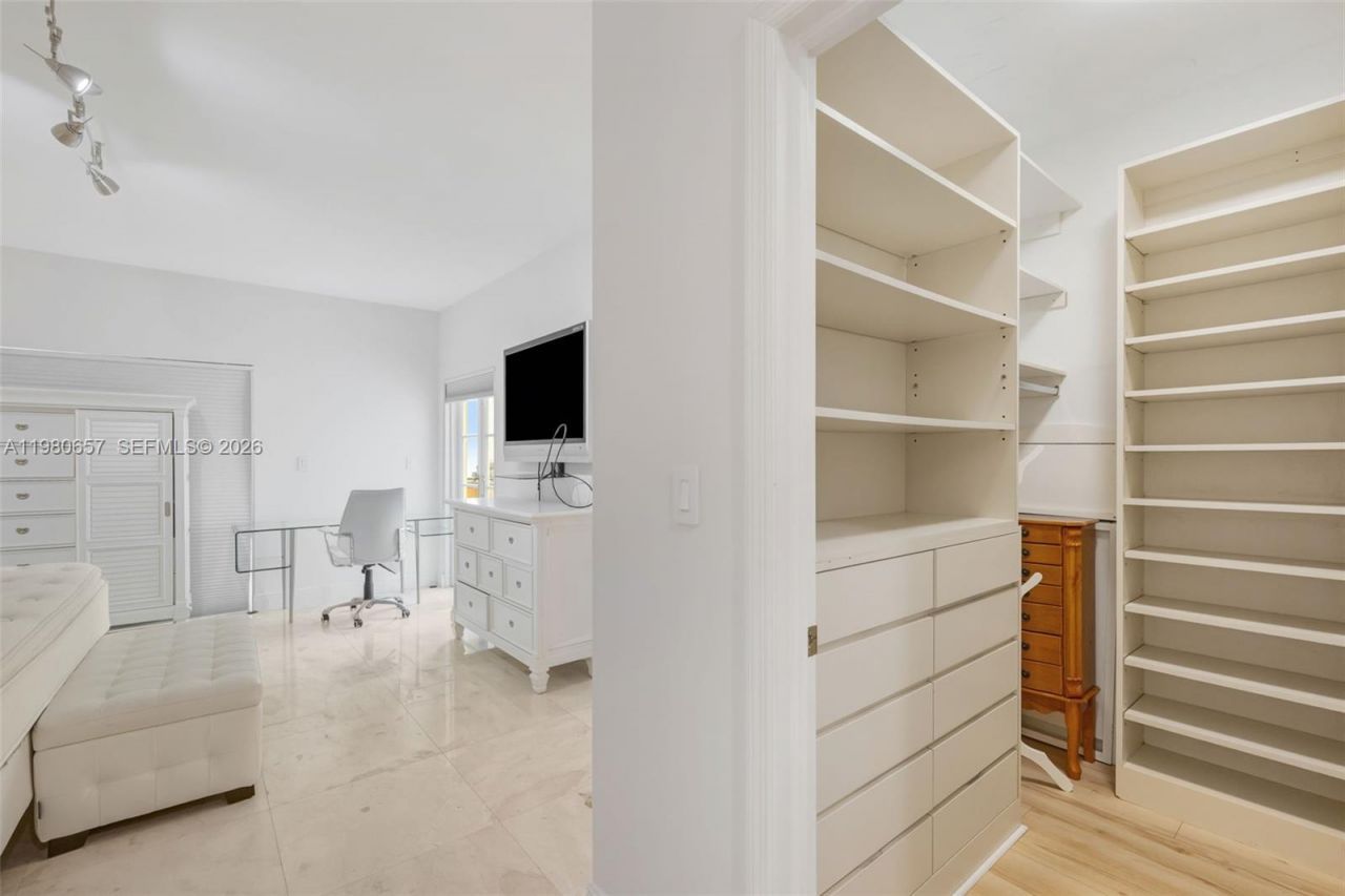 18450 NE 30th Place, Aventura, FL 33160 Photo