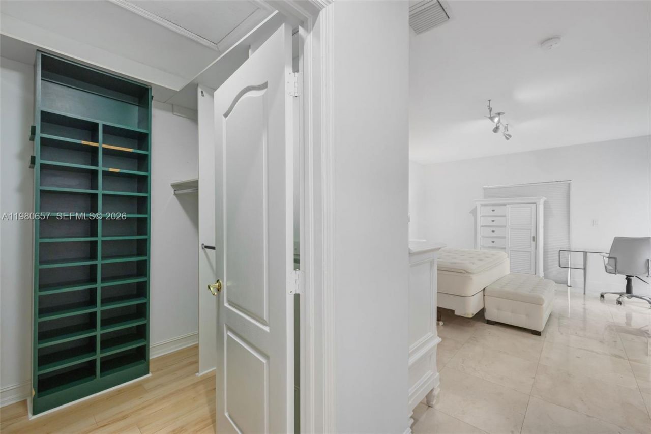 18450 NE 30th Place, Aventura, FL 33160 Photo