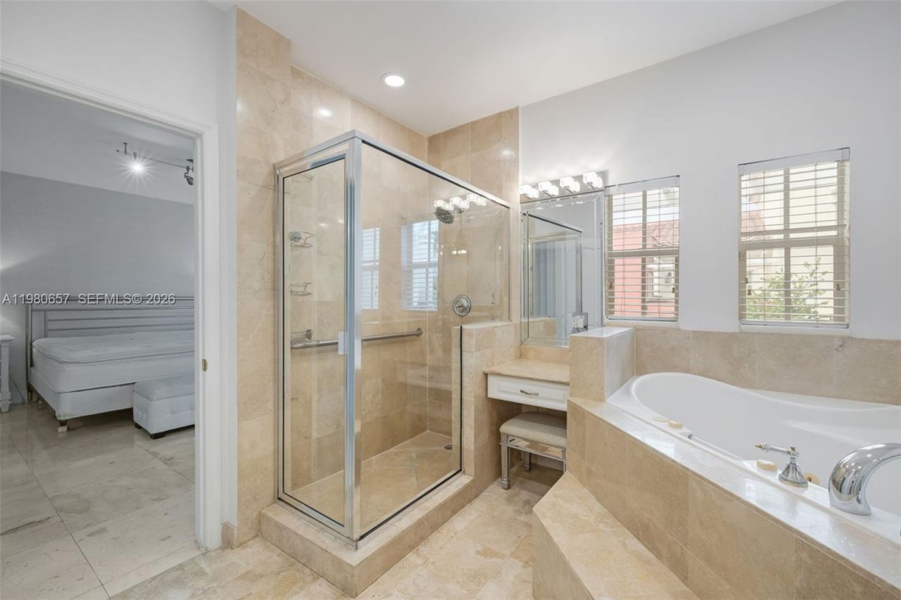 18450 NE 30th Place, Aventura, FL 33160 Photo