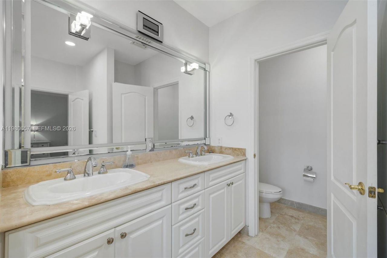 18450 NE 30th Place, Aventura, FL 33160 Photo