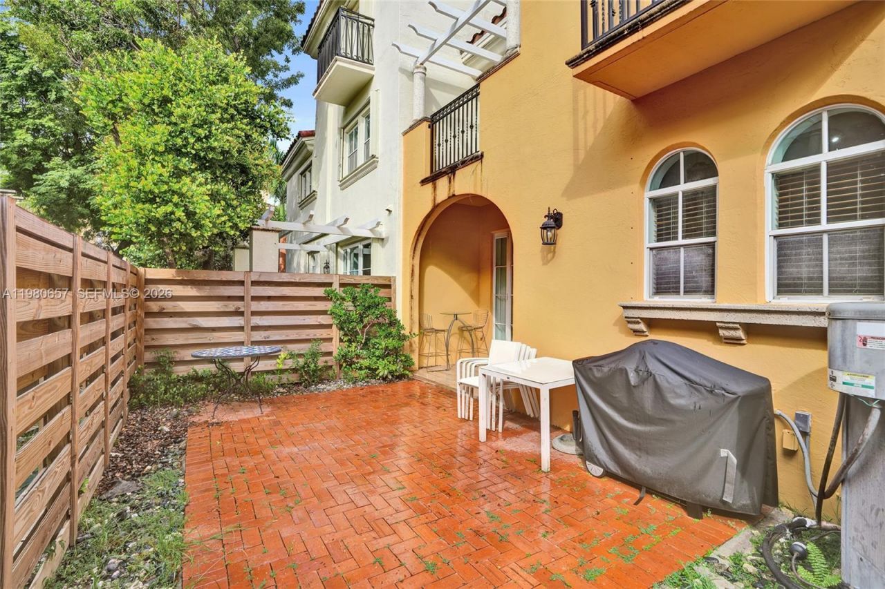 18450 NE 30th Place, Aventura, FL 33160 Photo