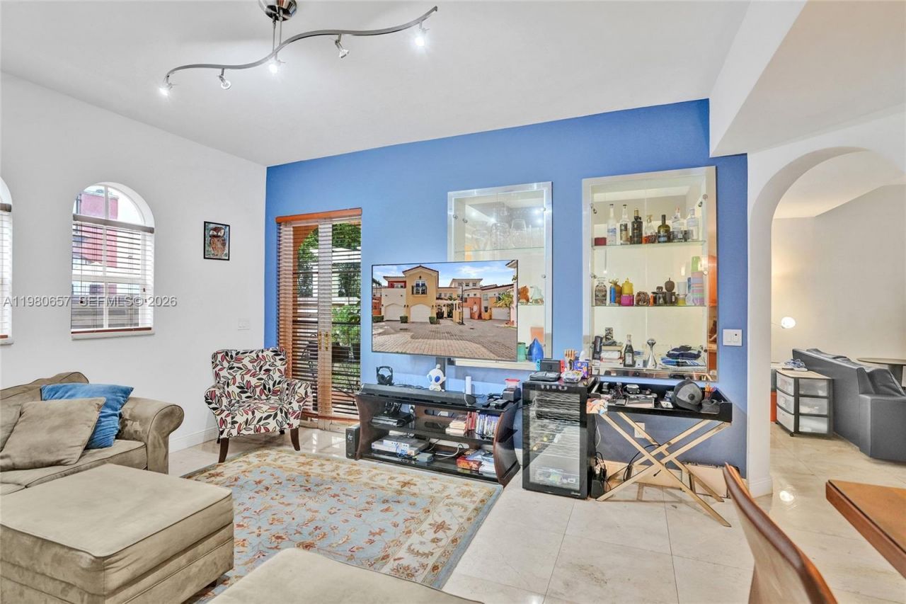 18450 NE 30th Place , Unit 18450, Aventura, FL 33160 Photo