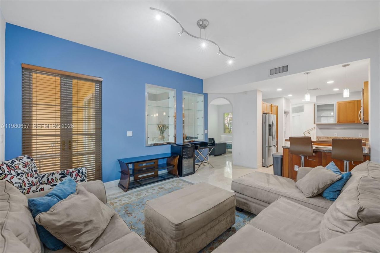 18450 NE 30th Place, Aventura, FL 33160 Photo