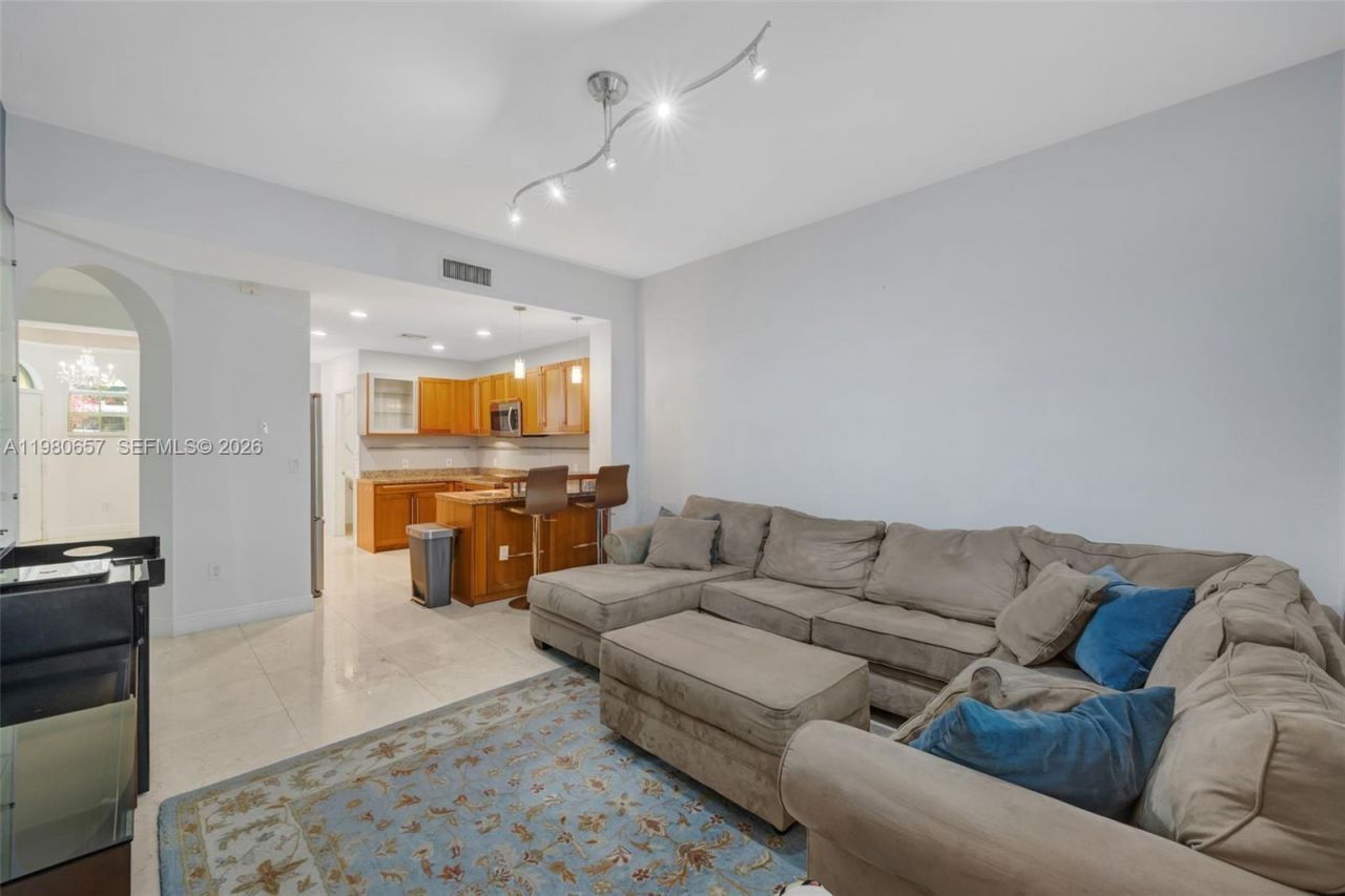 18450 NE 30th Place, Aventura, FL 33160 Photo