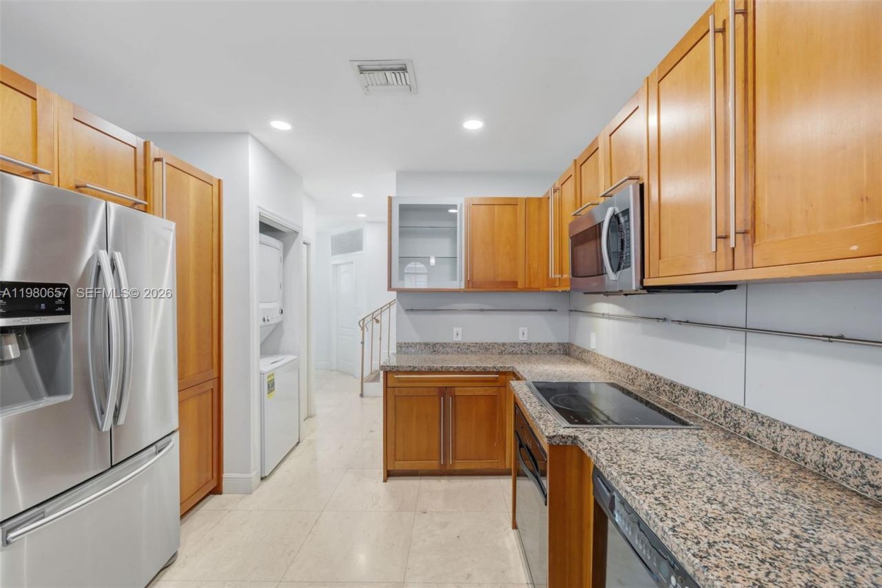 18450 NE 30th Place, Aventura, FL 33160 Photo