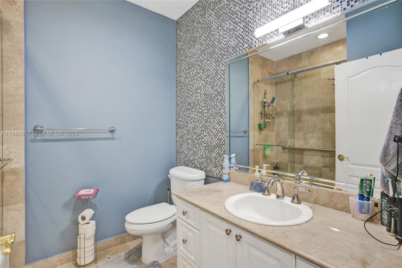 18450 NE 30th Place , Unit 18450, Aventura, FL 33160 Photo