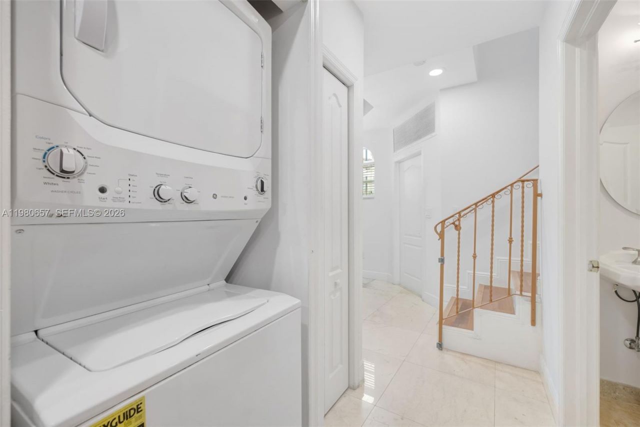 18450 NE 30th Place, Aventura, FL 33160 Photo