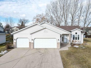 1903 33rd Street S, Moorhead, MN 56560