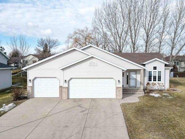 1903 33rd Street S, Moorhead, MN 56560