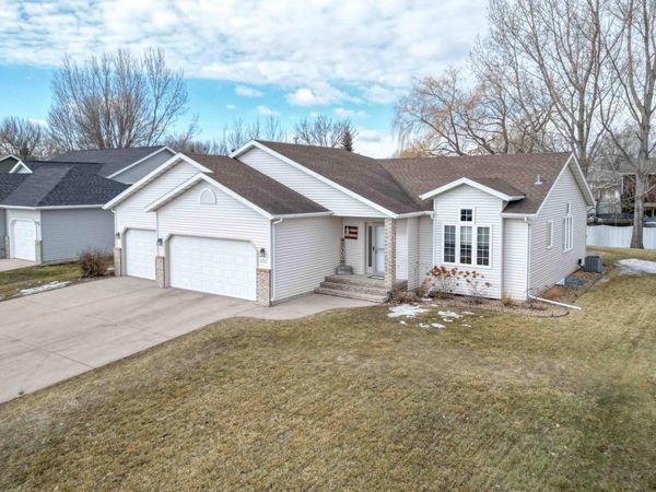 1903 33rd Street S, Moorhead, MN 56560