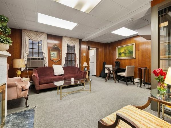 4 Derne St, Unit 1, Boston, MA 02114