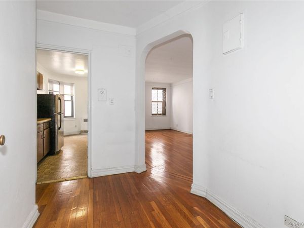 83-06 Vietor Avenue, Unit 4R, Elmhurst, NY 11373