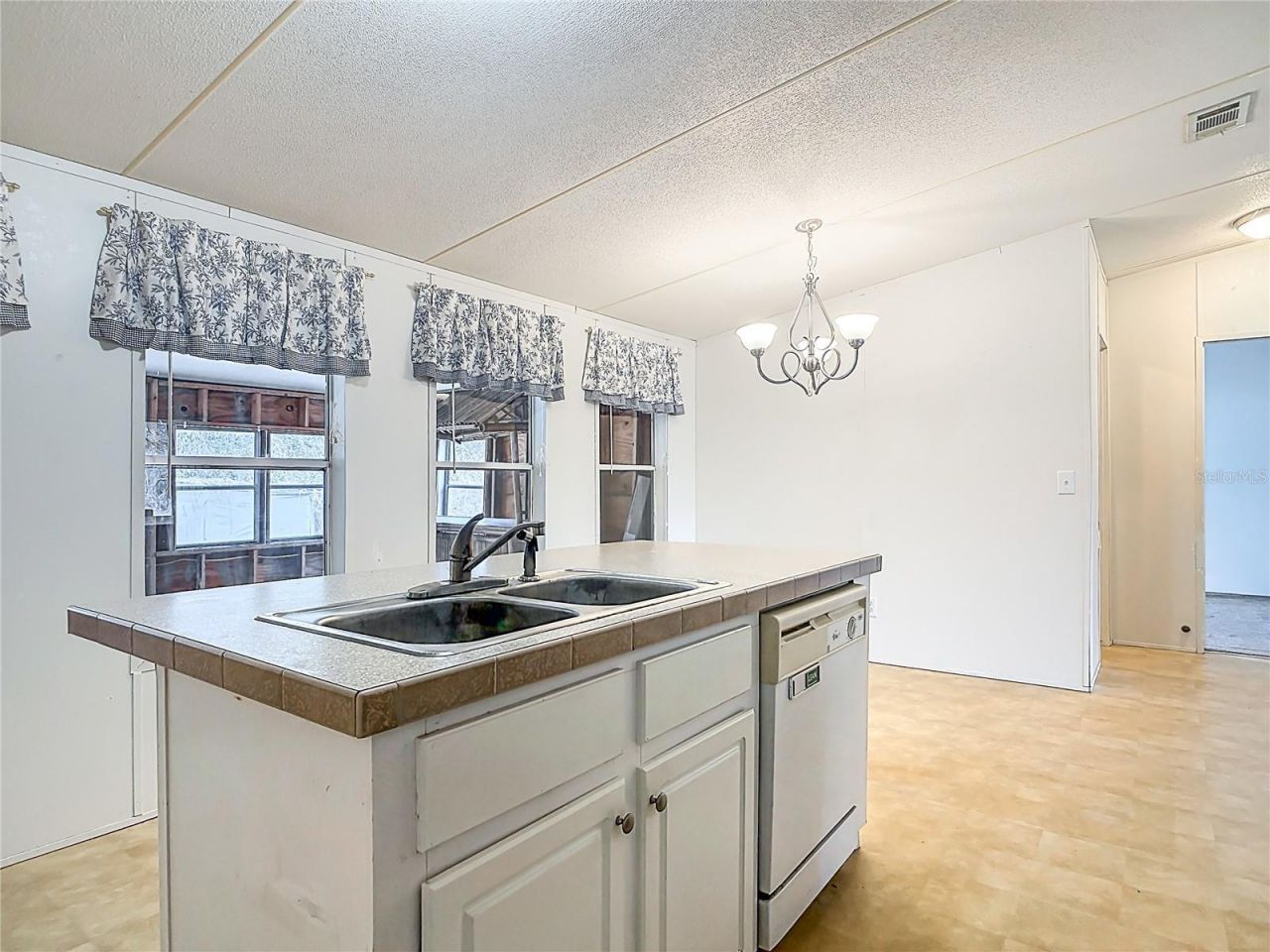 42316 Pond View Lane, Deland, FL 32720 Photo