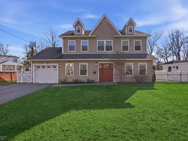 44 Manor Rd, Livingston, NJ 07039