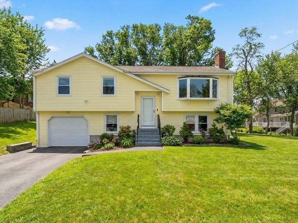 4 Gangi Ter, Woburn, MA 01801
