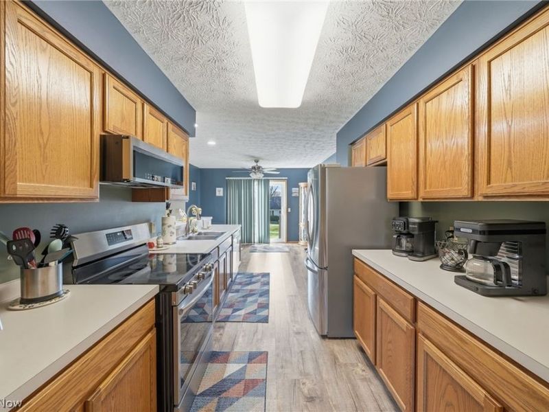 8294 Turquoise Avenue NE, Canton, OH 44721 Photo 10