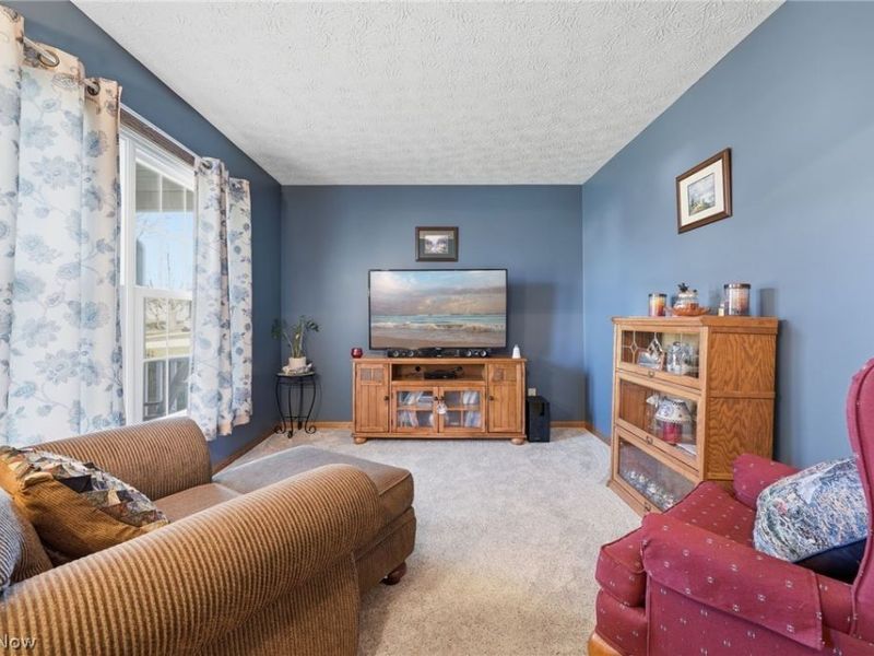 8294 Turquoise Avenue NE, Canton, OH 44721 Photo 5