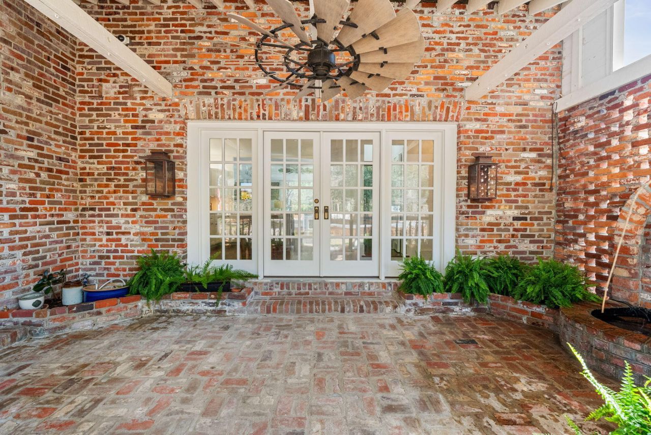 100 W Walker Drive Photo 10