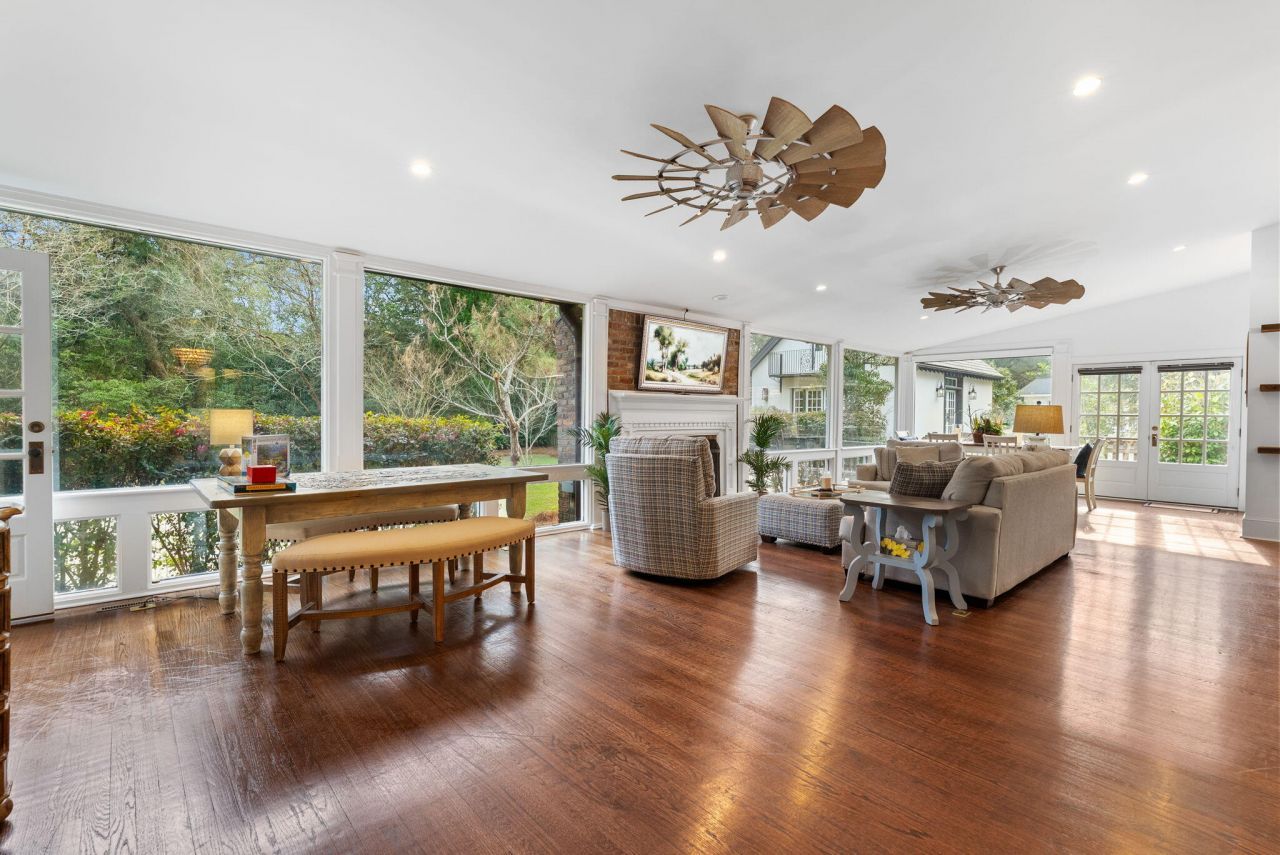 100 W Walker Drive Photo 17