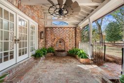 100 W Walker Drive photo 4