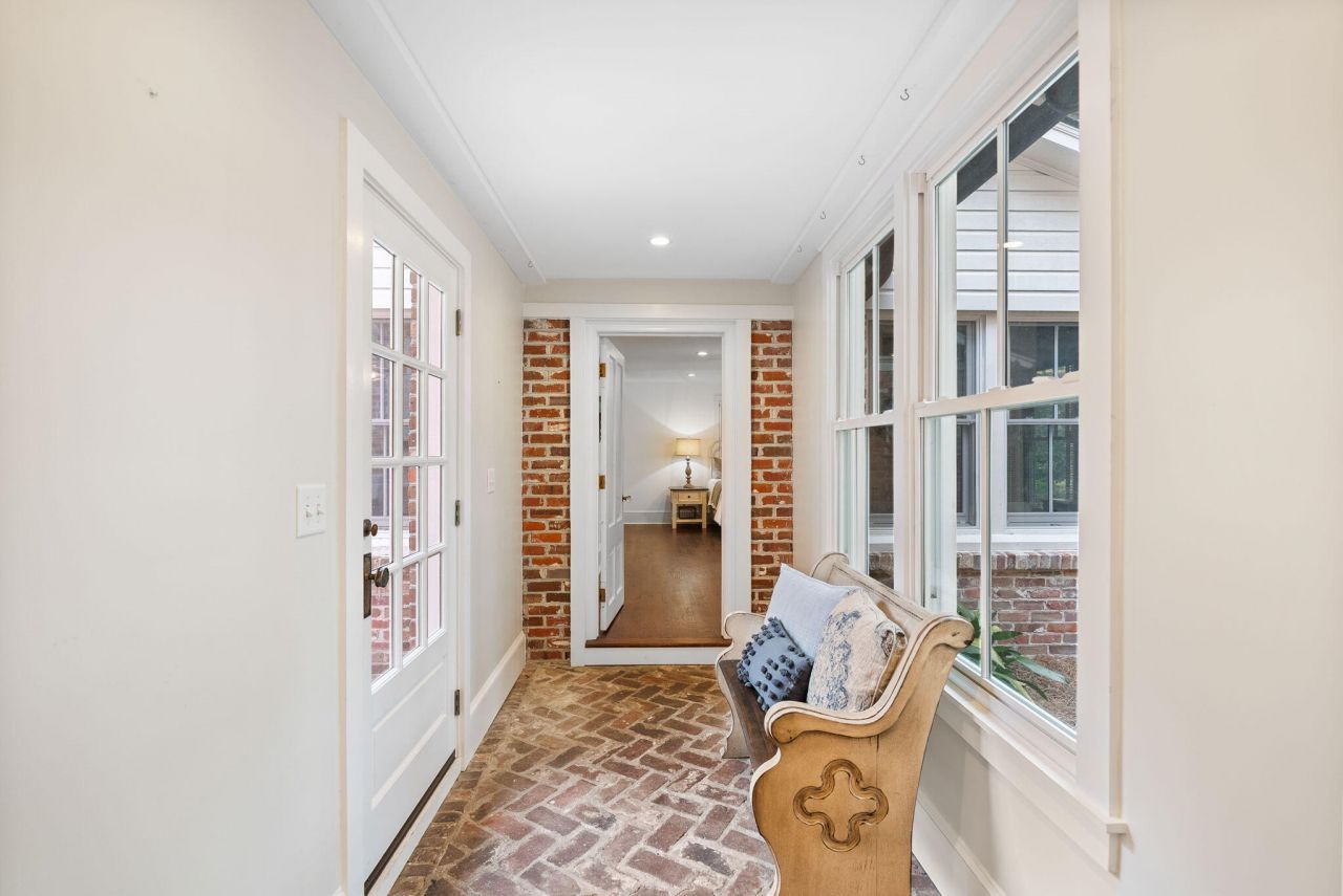 100 W Walker Drive Photo 42