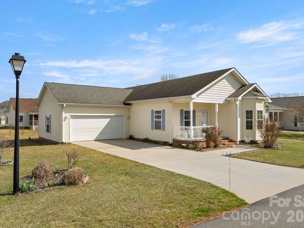 403 Sassafras Drive , Hendersonville, NC 28739