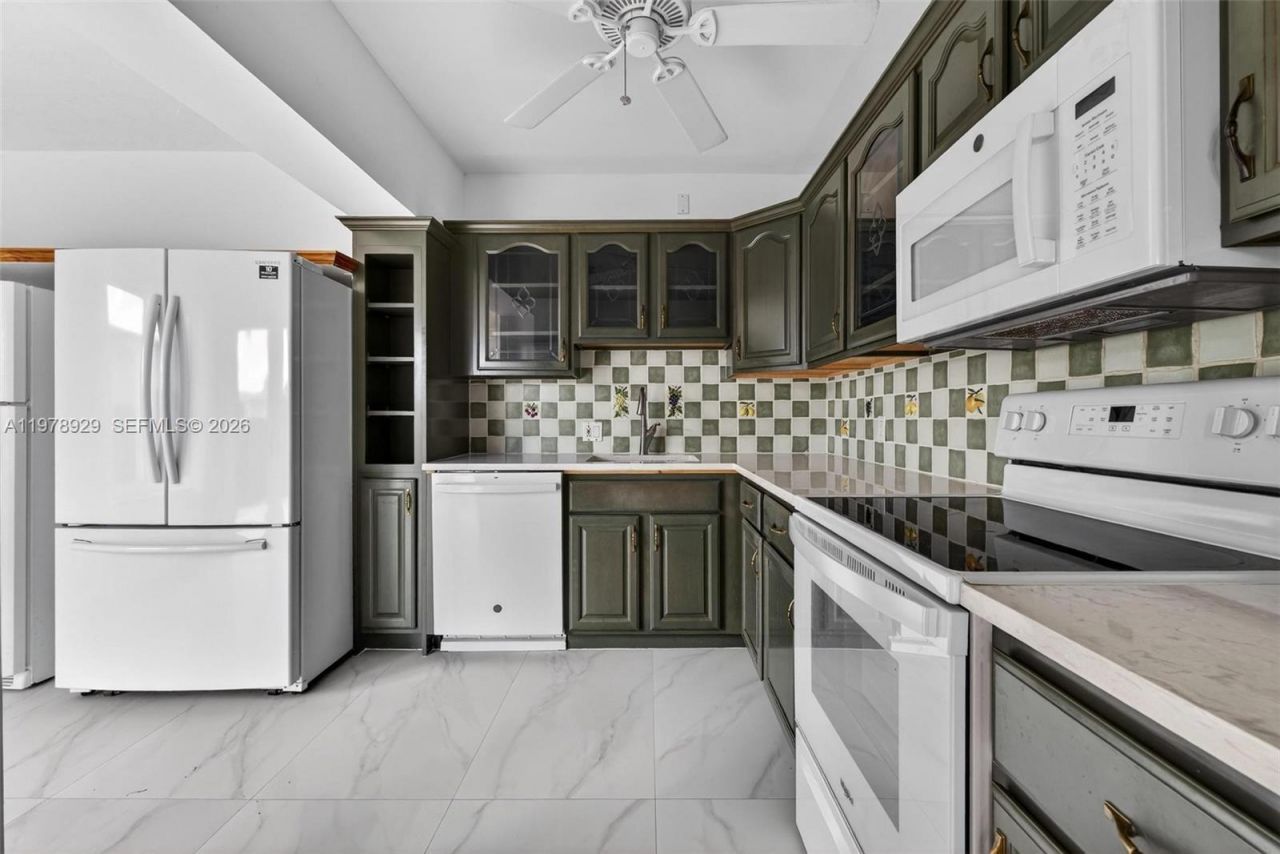 1470 N Treasure Dr, North Bay Village, FL 33141 Photo