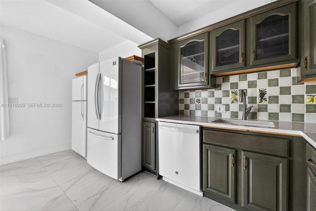 1470 N Treasure Dr, North Bay Village, FL 33141 Photo