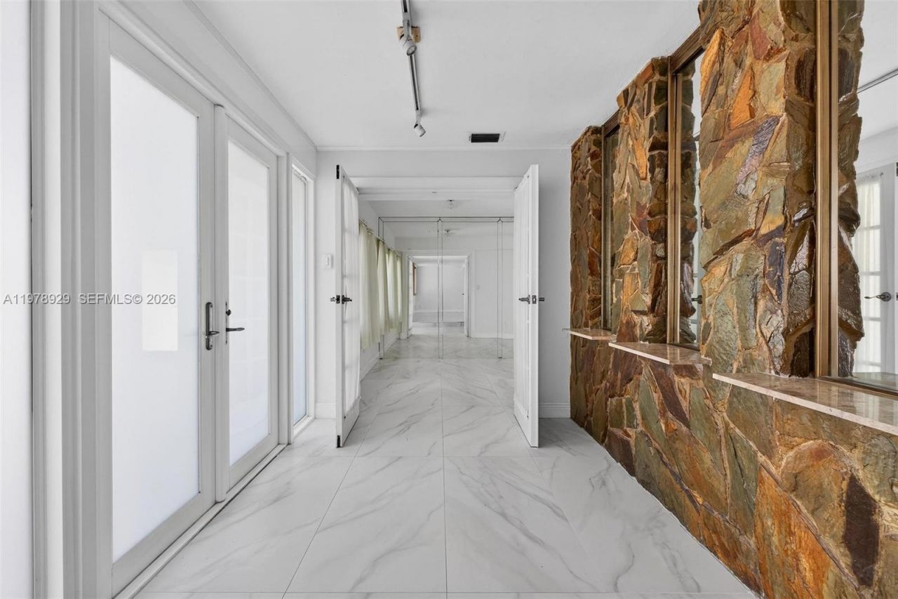 1470 N Treasure Dr, North Bay Village, FL 33141 Photo